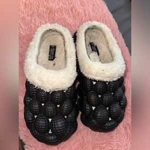 Bubble slides with fur inside size 10